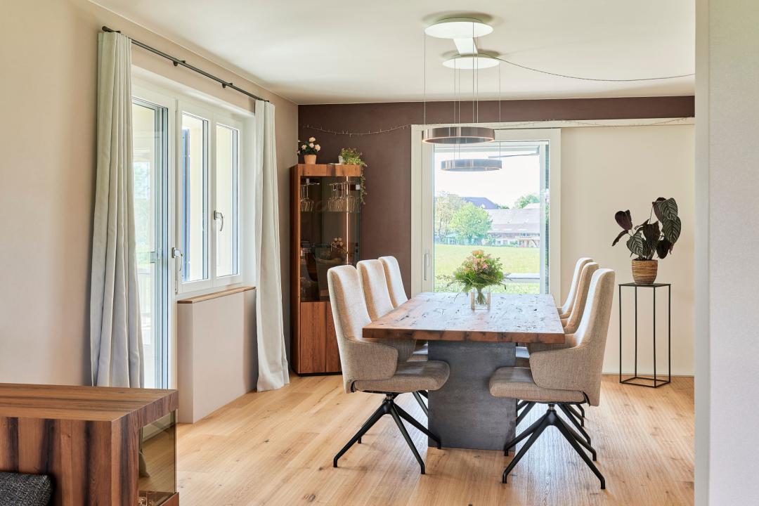 Massgefertigte Eichenmöbel im Wohn- und Essbereich