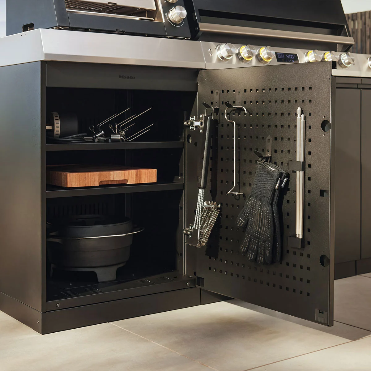 Miele Store Stauraummodul mit SoftClose-T&uuml;ren f&uuml;r die Gartenk&uuml;che