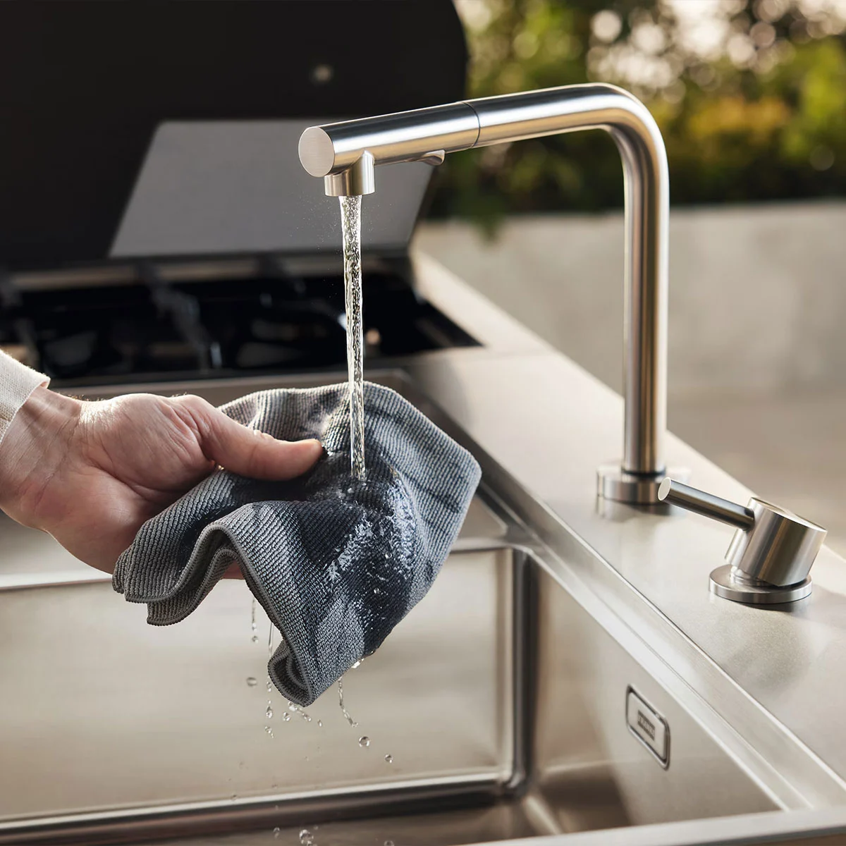 Miele Wash Doppelsp&uuml;le aus Edelstahl in der Outdoor-K&uuml;che